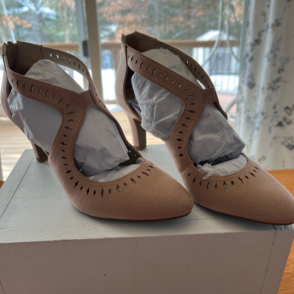 ‘Blush’ LifeStride Women's Giovanna Perf Pump